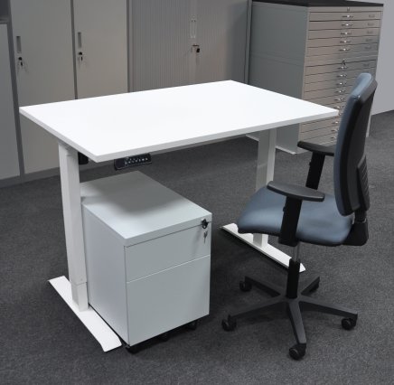 Height-adjustable table with container and chair EO18_56202_Matrix - 1