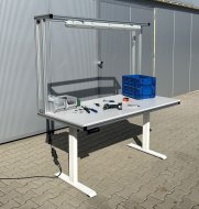 Electrically height-adjustable table made of aluminum profiles - 2