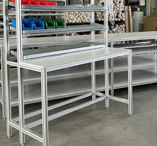 Imaginative construction from aluminum profiles
